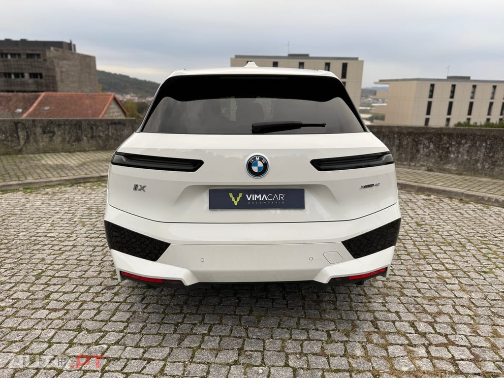 BMW iX xDrive 40 Pack Desportivo