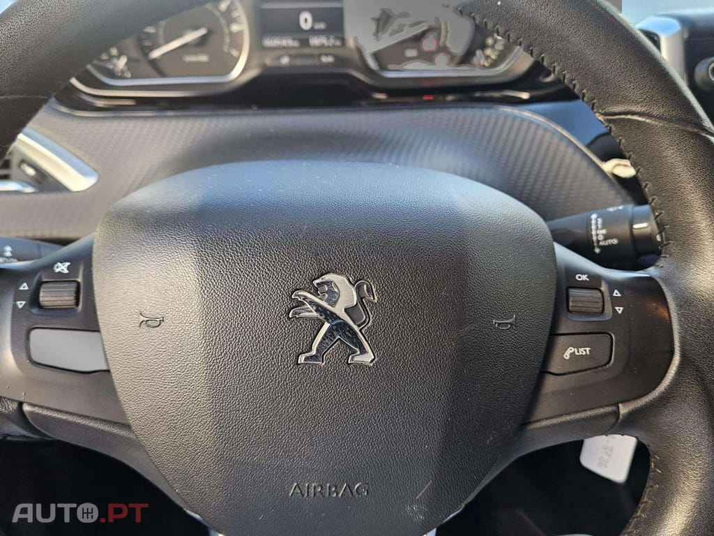 Peugeot 2008 1.2 PureTech Shine Style