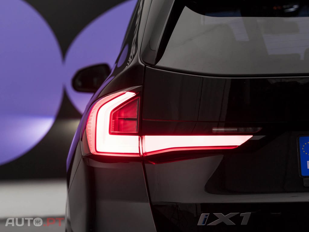 BMW iX1 eDrive20 Pack Desportivo M