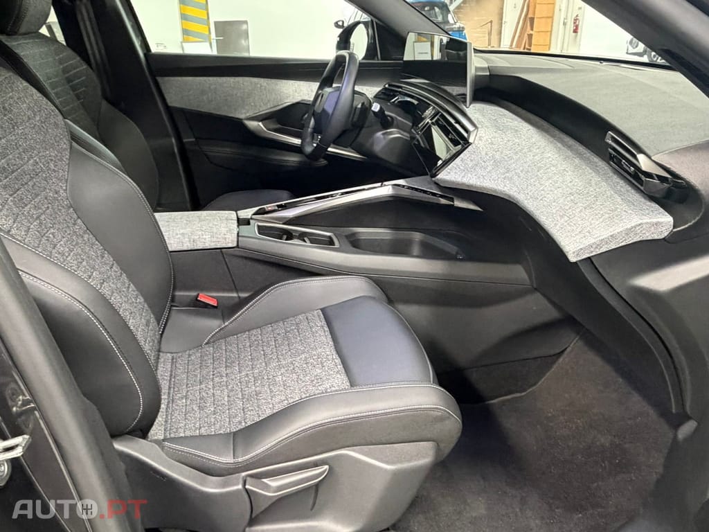 Peugeot 3008 1.2 Hybrid Allure e-DCS6