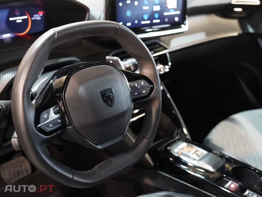 Peugeot 2008 1.2 Hybrid Allure e-DCS6