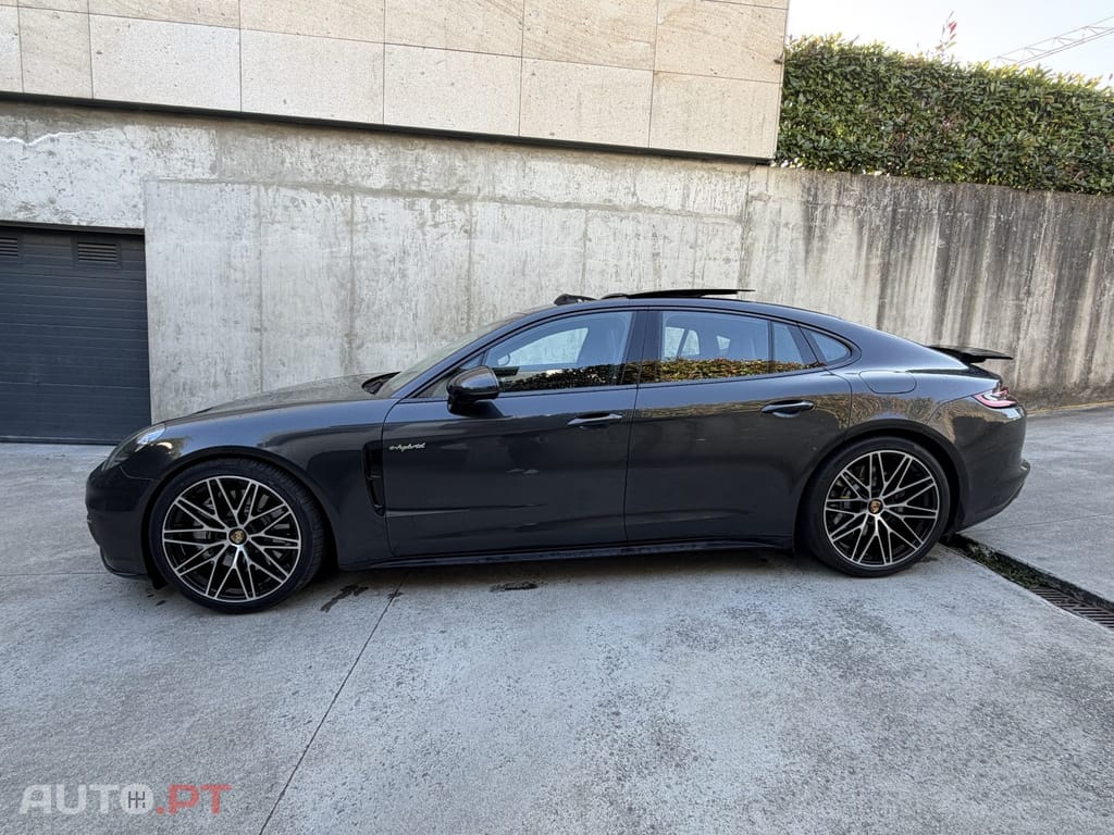 Porsche Panamera 4 E-Hybrid Platinum Edition