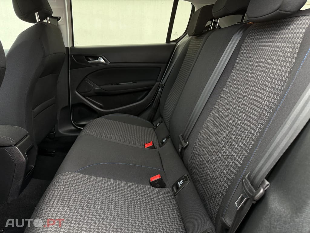 Peugeot 308 1.5 BlueHDi Style J17