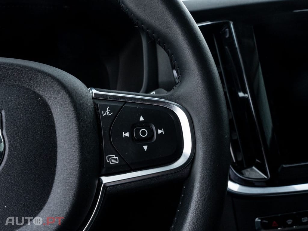 Volvo V60 2.0 B3 Momentum Advantage