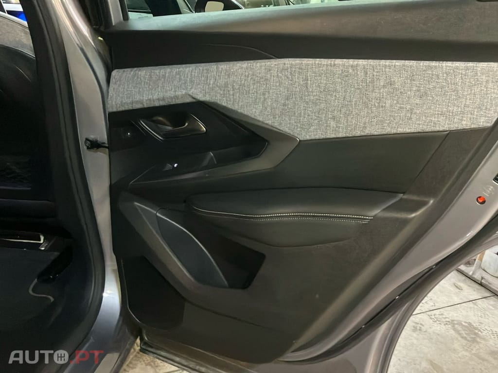 Peugeot 3008 1.2 Hybrid Allure e-DCS6