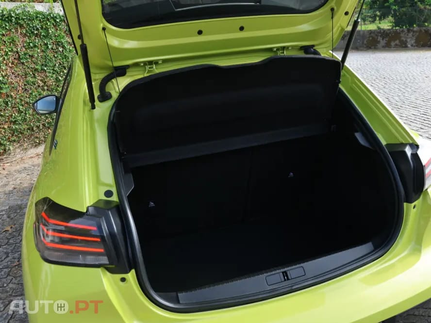 Peugeot E-208 50 kWh Style