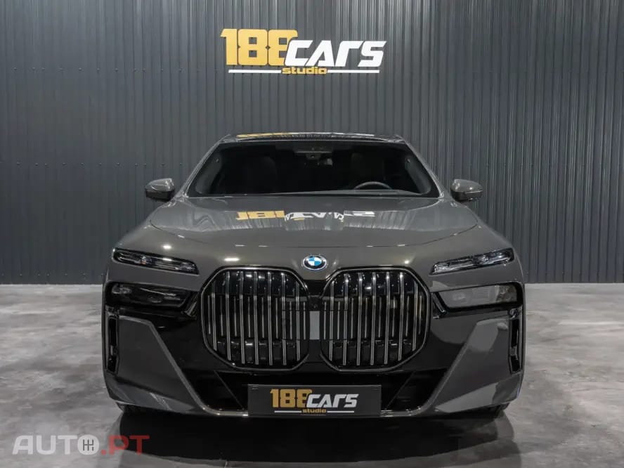 BMW 750 750e xDrive Pack Desportivo M