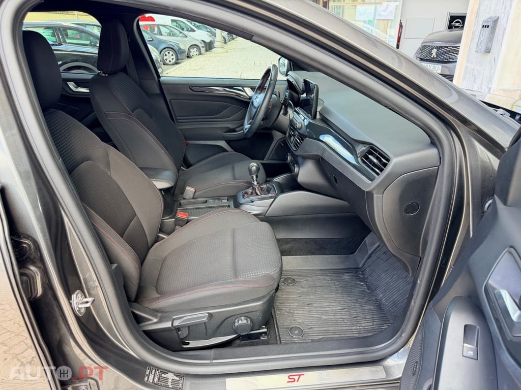 Ford Focus SW 1.0 EcoBoost ST-Line X