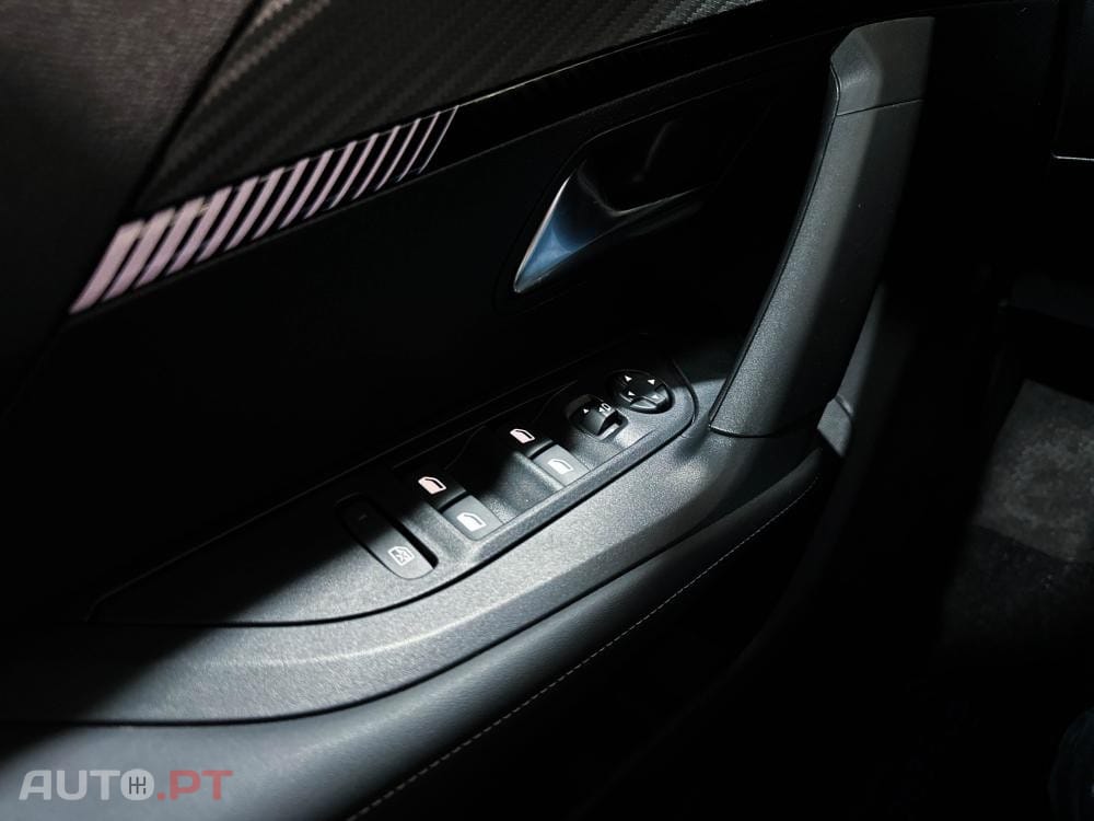 Peugeot 2008 Hybrid 145 e-DSC Allure