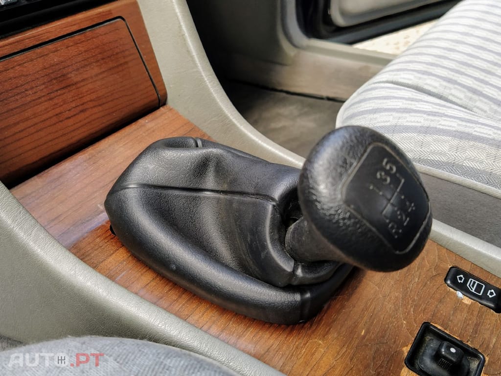 Mercedes-Benz 250 D