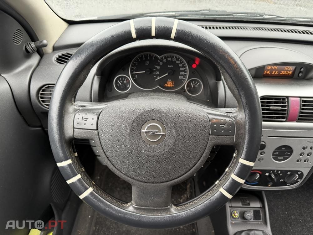 Opel Corsa 1.2 16V Enjoy