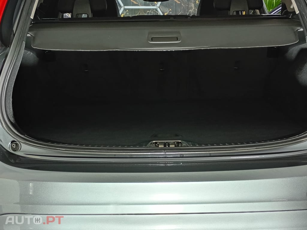 Volvo V60 2.0 D2 R-Design Momentum