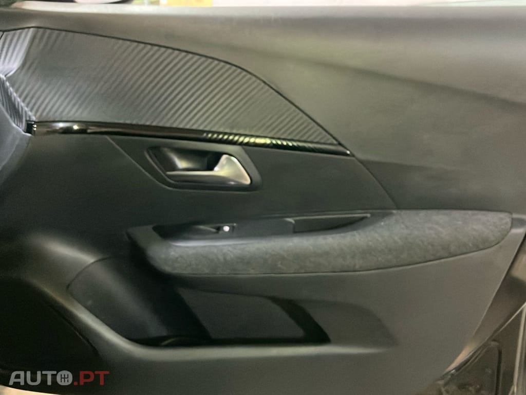 Peugeot 208 1.2 Hybrid Allure e-DCS6