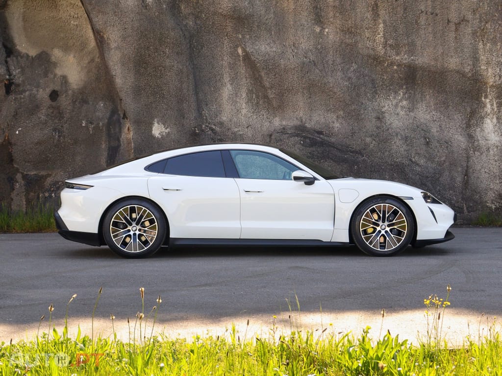 Porsche Taycan Standard