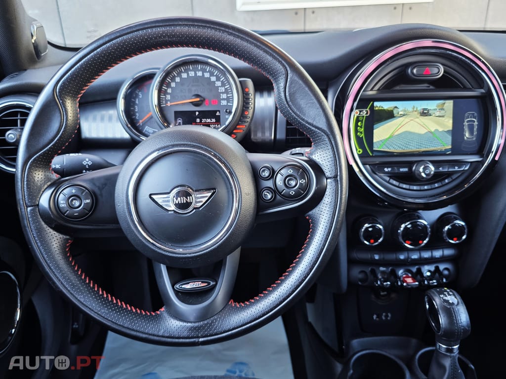 MINI Cooper D AUTO 5 Portas