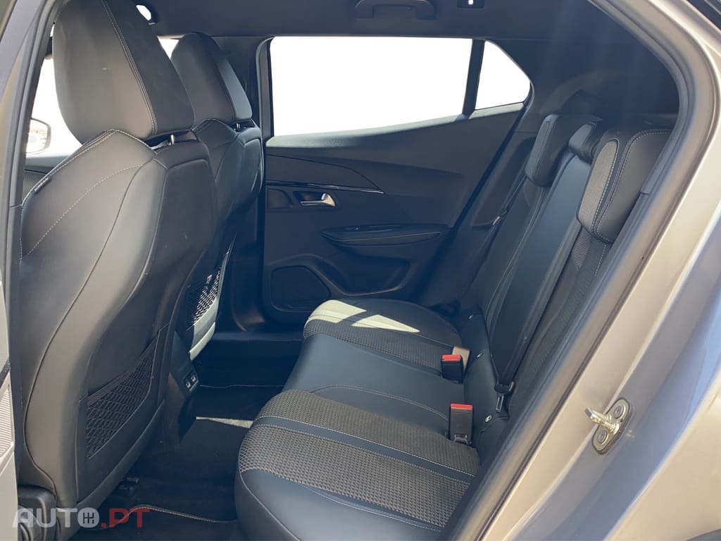 Peugeot 2008 PureTech 130 EAT8 GT