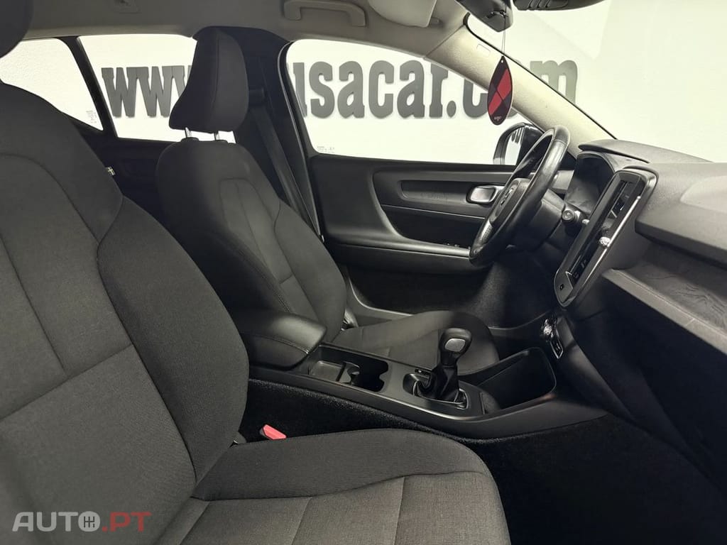 Volvo XC40 1.5 T2 Momentum Plus