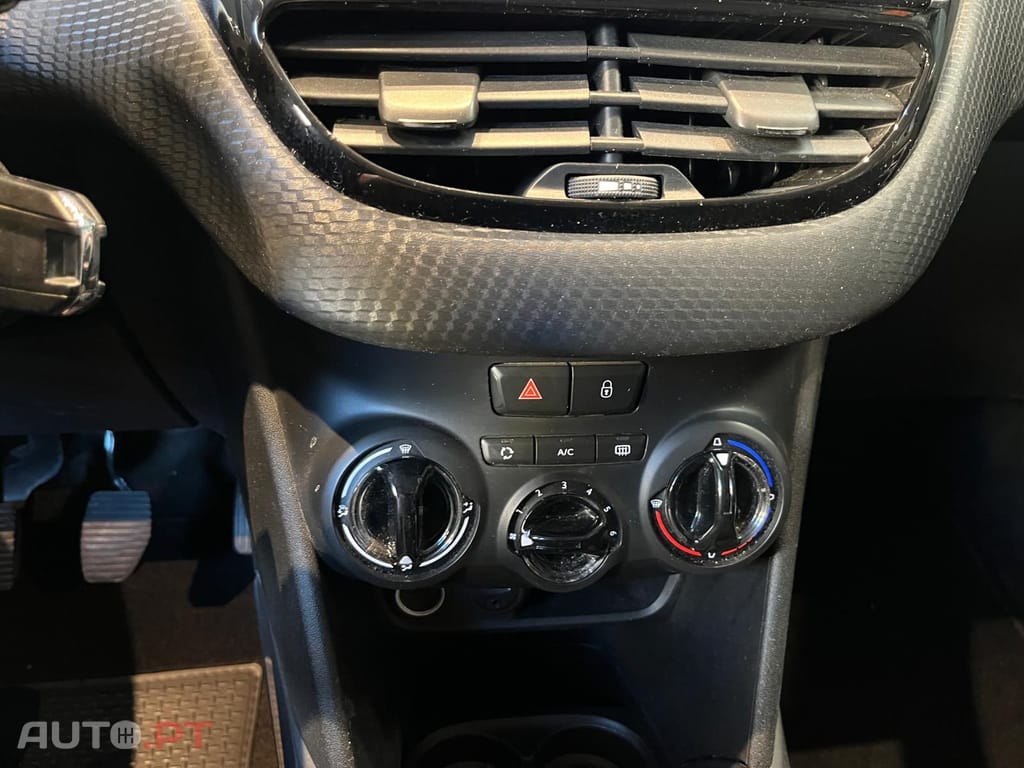 Peugeot 2008 1.2 e-VTi Style