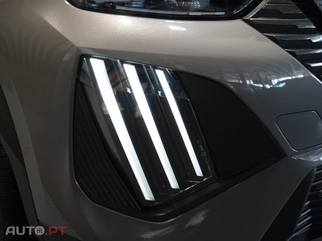 Peugeot 2008 1.2 Hybrid Allure e-DCS6