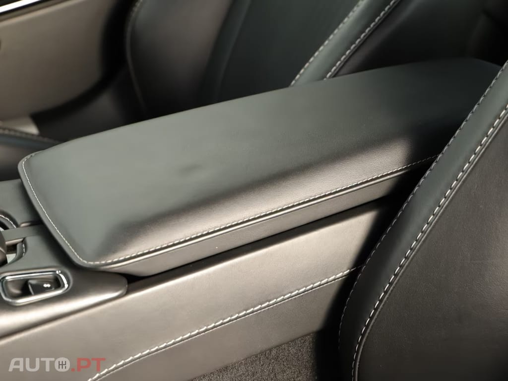 Aston Martin DB11 Coupé V8 Auto