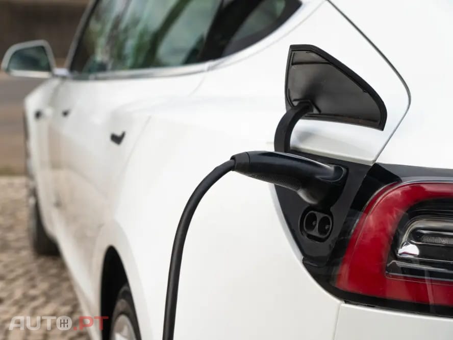 Tesla Model 3 Long Range AWD Dual Motor