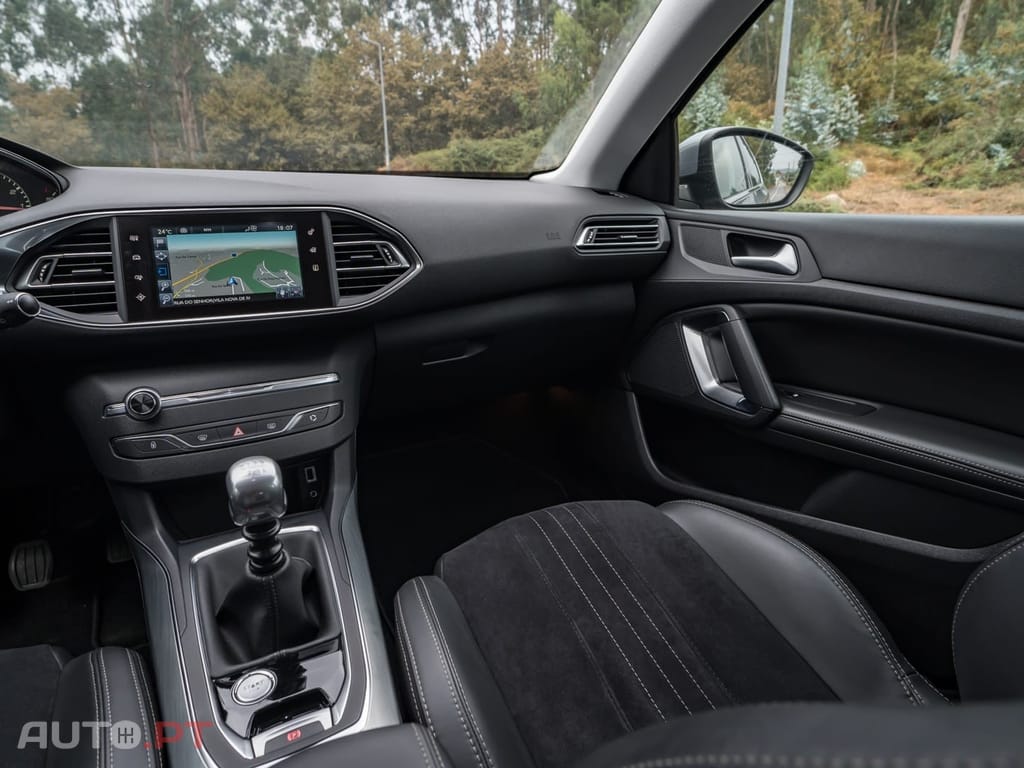 Peugeot 308 1.2 PureTech Allure J17