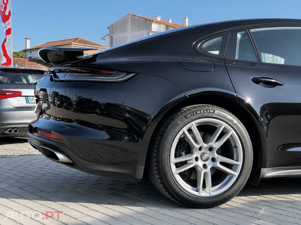 Porsche Panamera 4