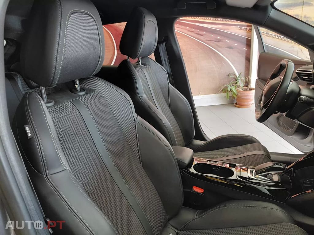 Peugeot E-208 50 kWh GT Pack