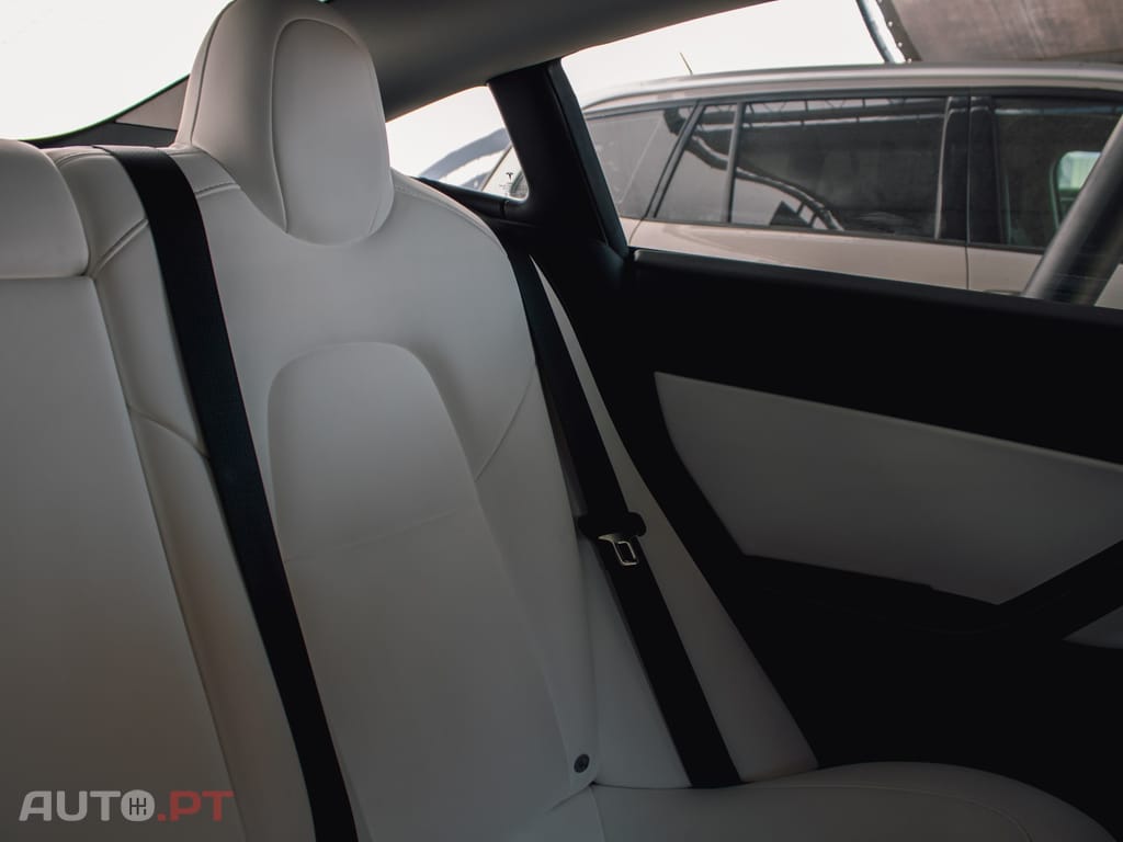 Tesla Model 3 Standard Range Plus RWD