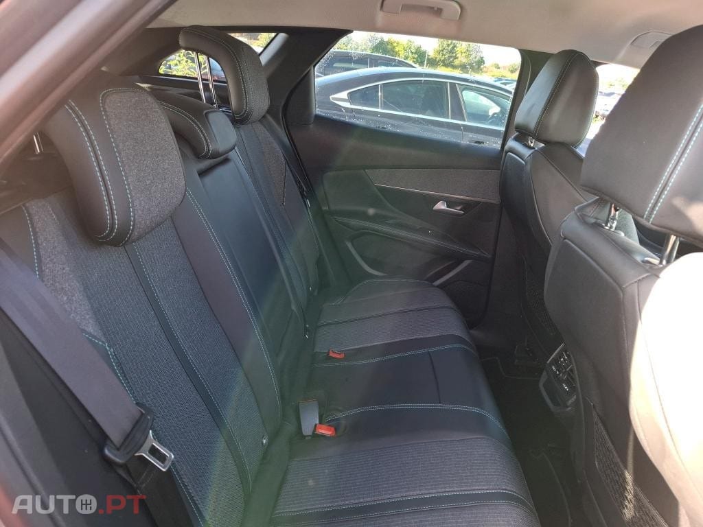 Peugeot 3008 Plug-In Hybrid 225 e-EAT8 Allure Pack