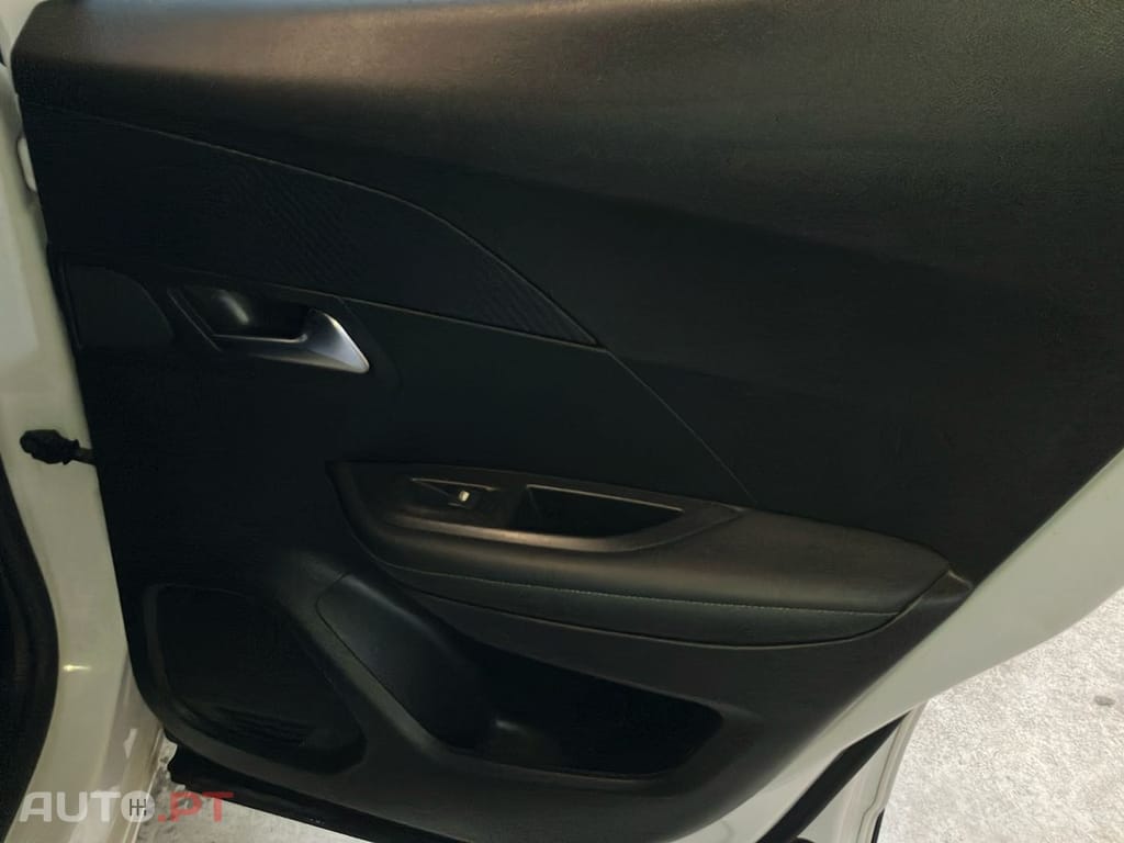 Peugeot 2008 1.2 PureTech Allure