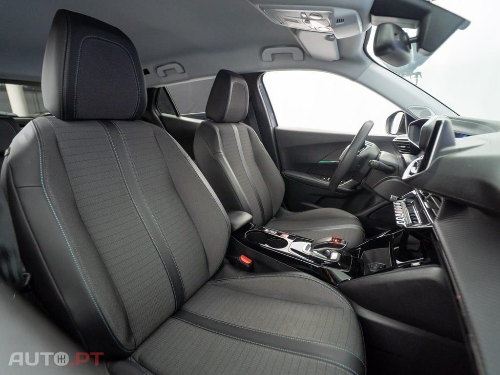 Peugeot E-2008 50 kWh Allure Pack