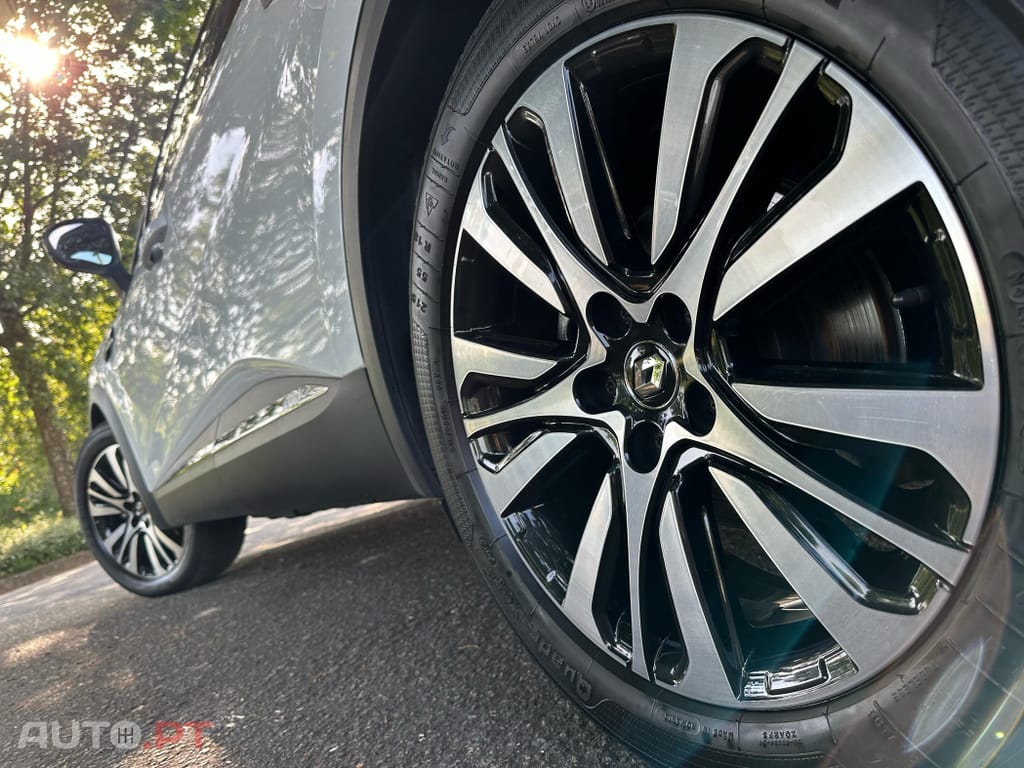 Renault Captur 1.6 E-Tech Plug-In Initiale Paris