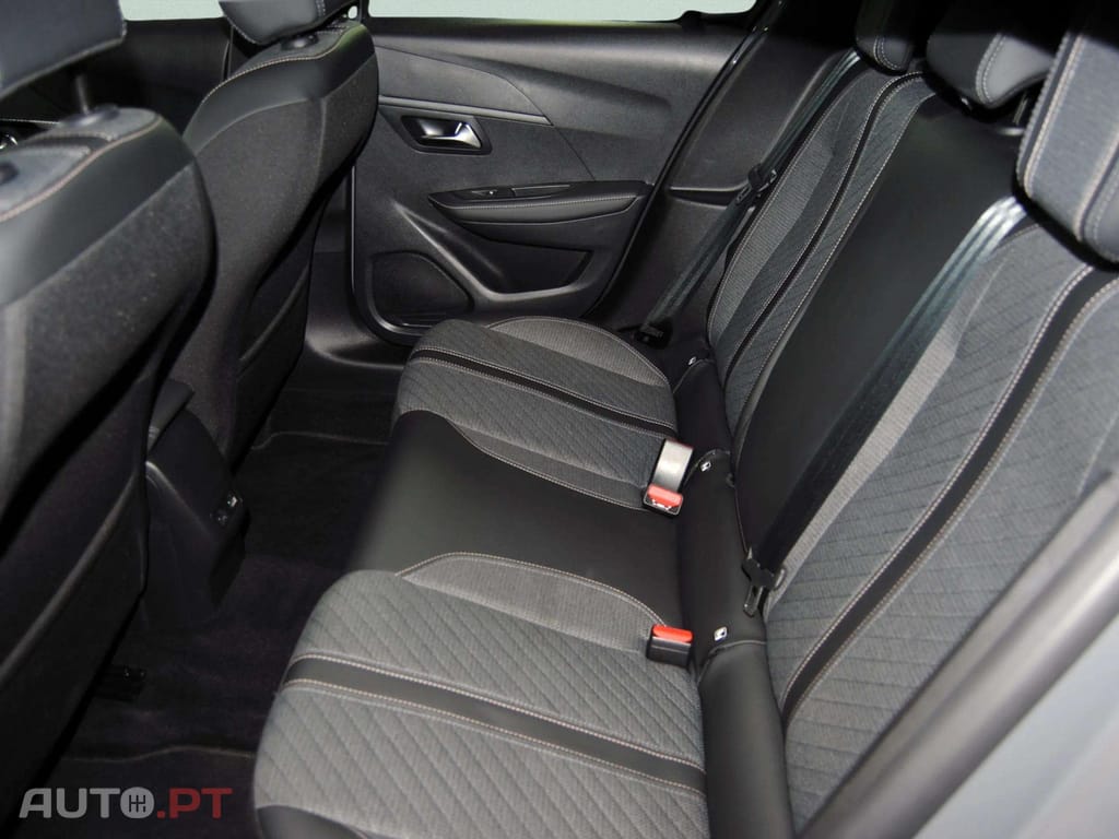 Peugeot 208 1.2 Hybrid Allure e-DCS6