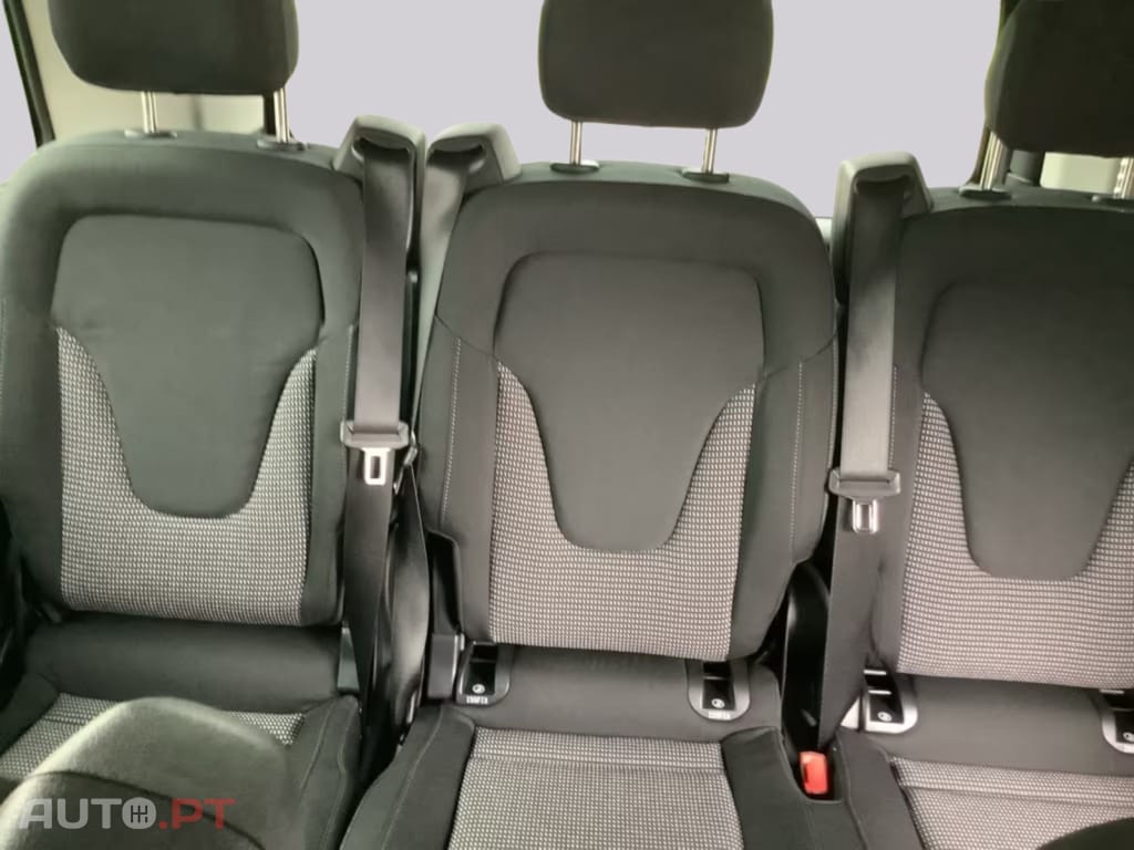 Mercedes-Benz EQV 300 Lang Distronic I.V.A DEDUTIVEL