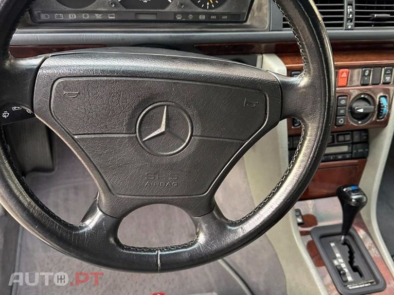 Mercedes-Benz 300 CE-24 Cabriolet