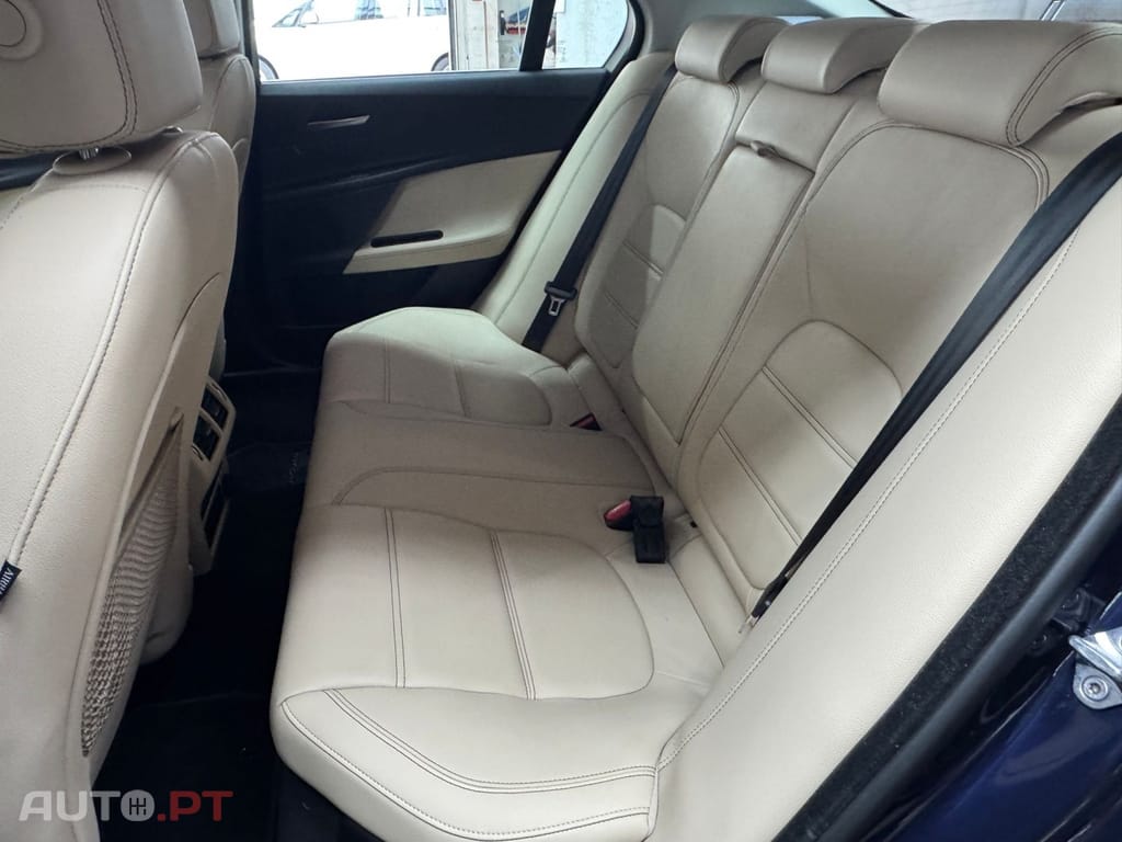 Jaguar XE 2.0 D Prestige