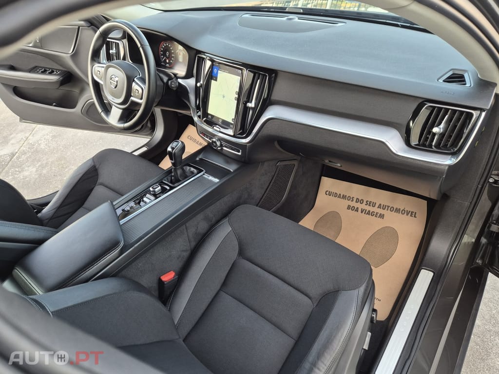 Volvo V60 2.0 D3 Momentum Plus