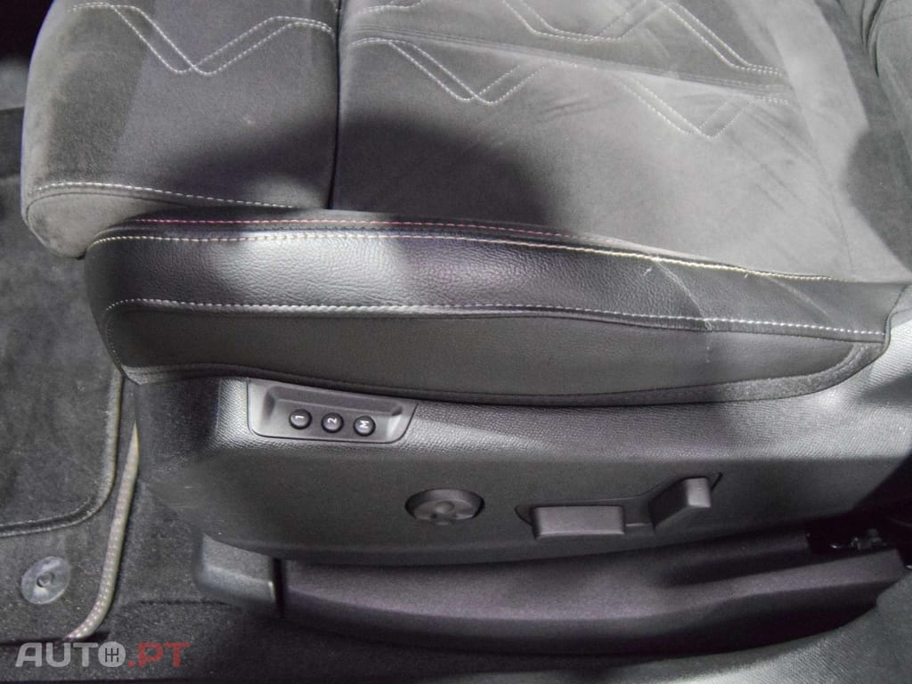 DS DS7 Crossback E-Tense Performance Line+ EAT8