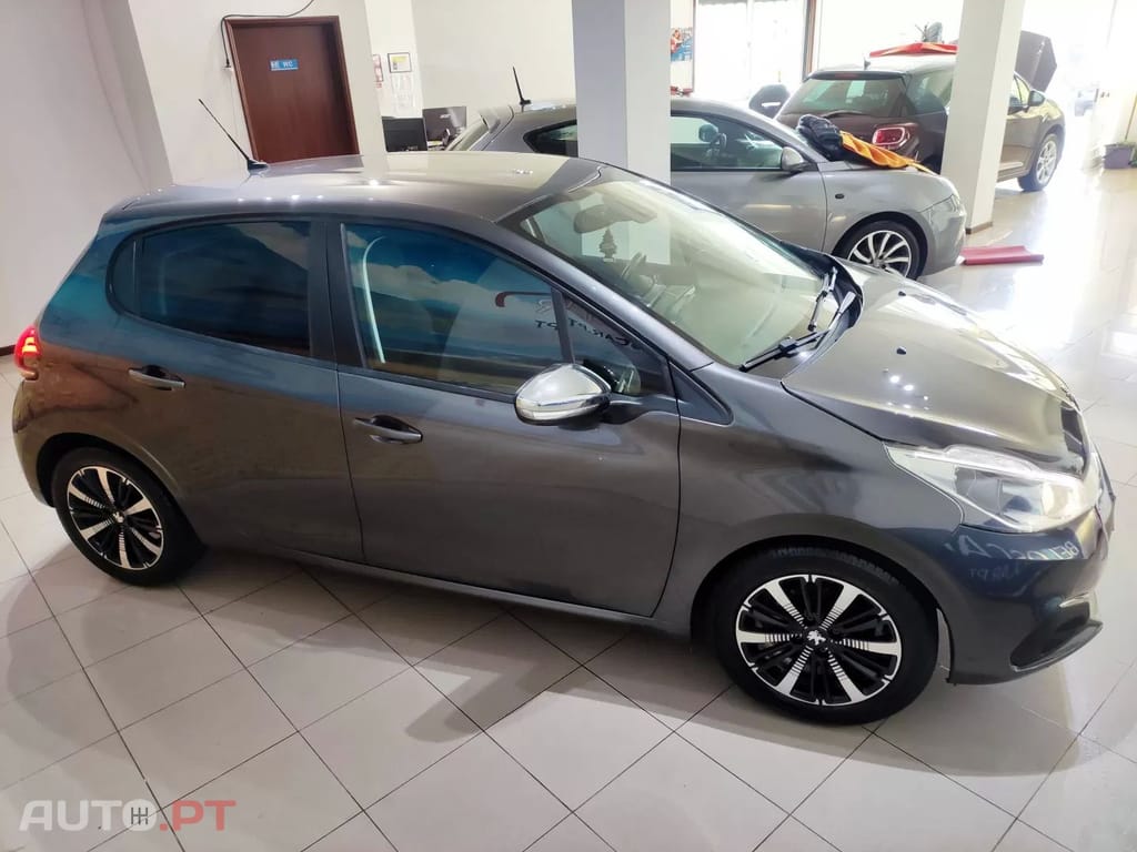 Peugeot 208 1.2 PureTech Signature