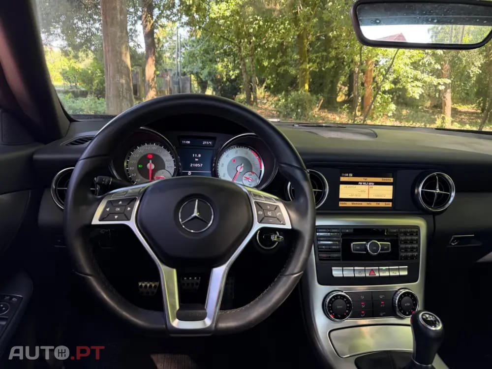 Mercedes-Benz SLK 200 Outro