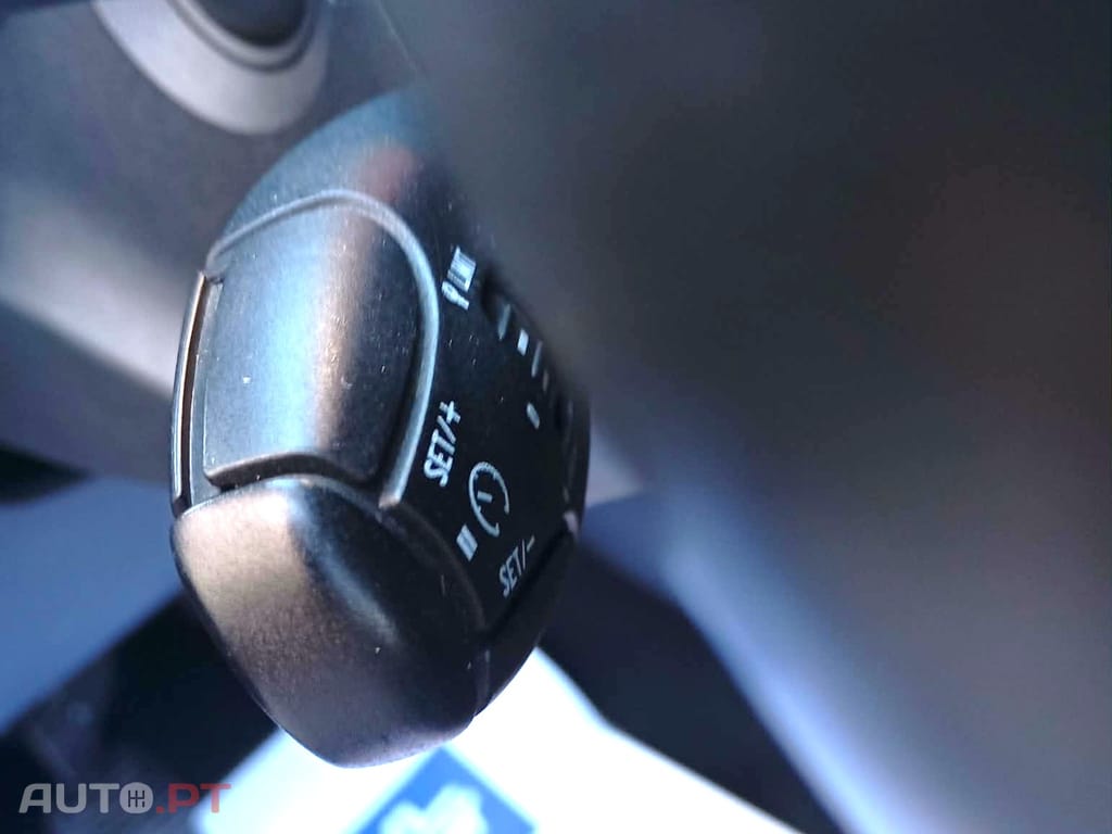Peugeot 208 1.2 PureTech Signature 82 cv–Nacional