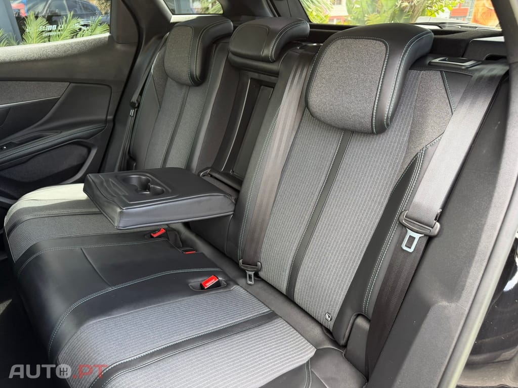 Peugeot 3008 1.6 Hybrid Allure e-EAT8