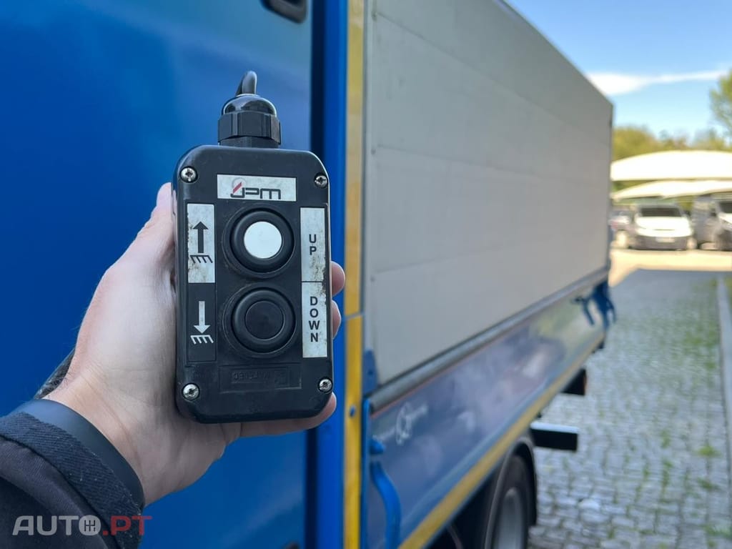 Mitsubishi Canter BASCULANTE