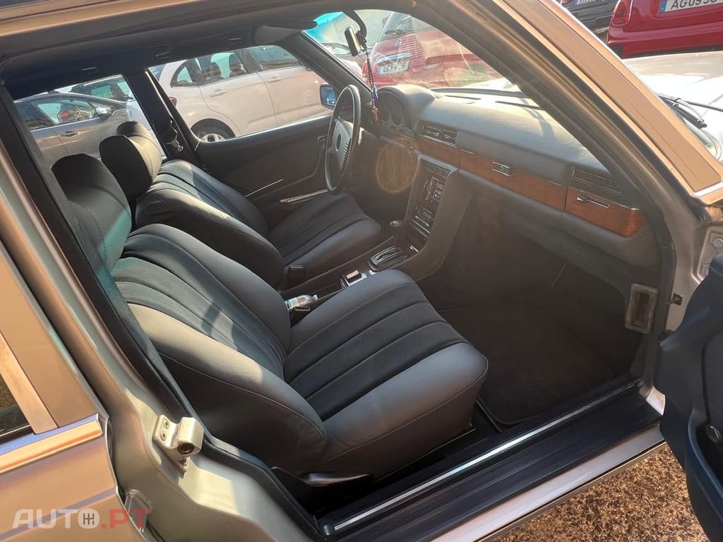 Mercedes-Benz 280 SE limousine