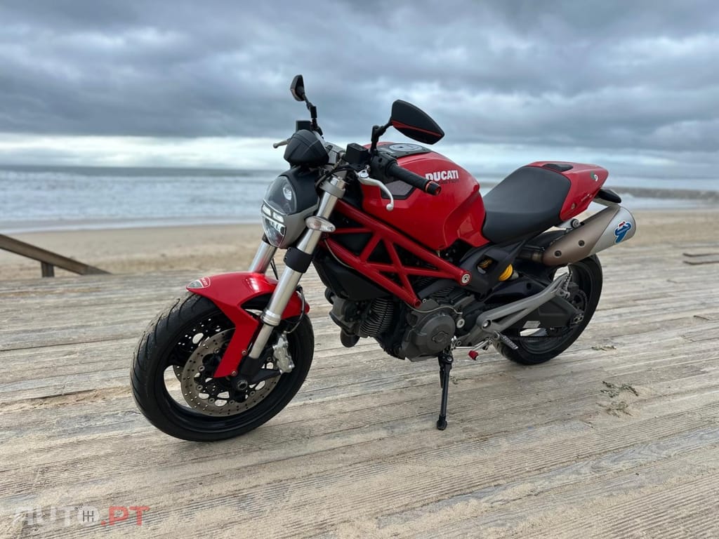 Ducati Monster 696