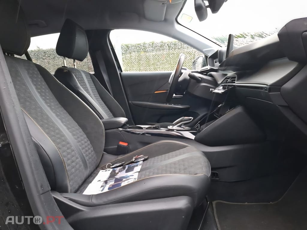 Peugeot E-208 50 kWh Allure Roadtrip