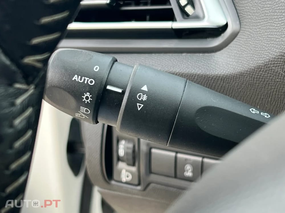 Peugeot 308 1.5 BlueHDi Business Line