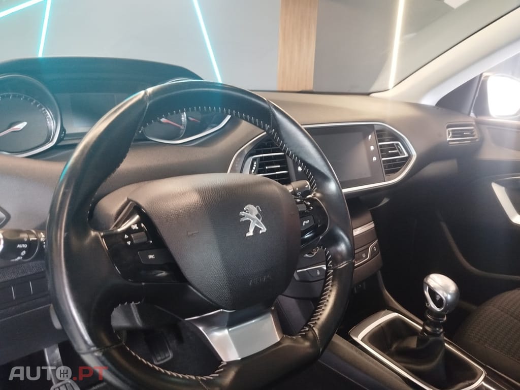 Peugeot 308 1.2 PureTech Business Line