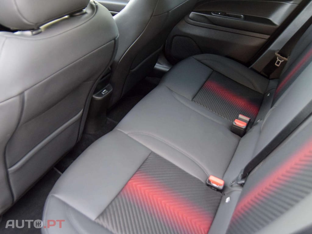 Alfa Romeo Junior 1.2 Sport Speciale Q4 eDCT6